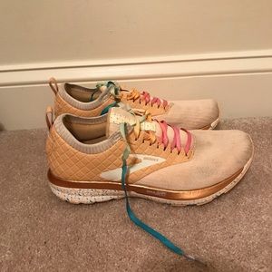brooks women's ricochet vanilla sprinkles running shoes